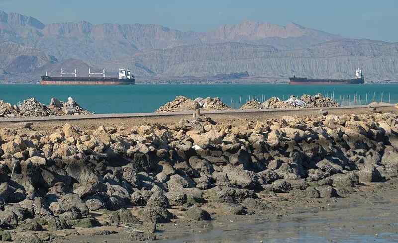 伊朗权力更迭的博弈逻辑:最高领袖选举背后的地缘安全与制度韧性 新闻
