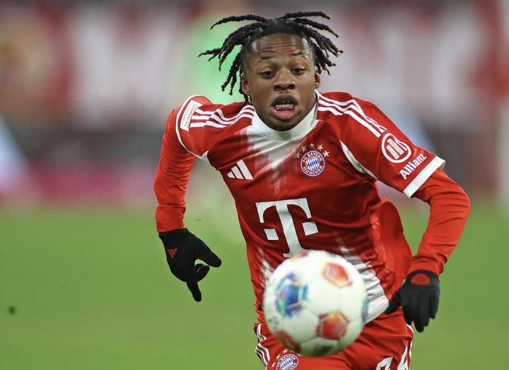  拜仁新星遭遇重创，威兹德姆-迈克髋部肌腱伤势需手术；赛季提前告终，年轻前锋面临漫长恢复之路。 体育新闻