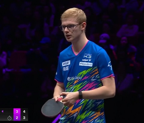  激战七局后逆转取胜，F-勒布伦挺进重庆冠军赛男单决赛；松岛辉空虽败犹荣。 体育新闻