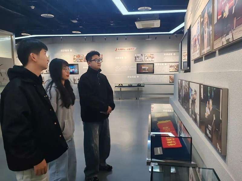  告别传奇：从神探风范到人生导师的温情指引 情感心理