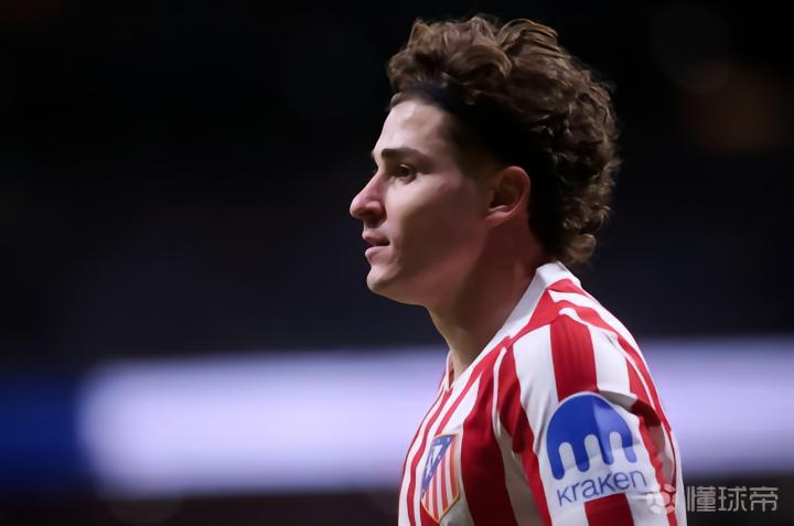 【深度解析】巴萨中锋引援战略全解:阿尔瓦雷斯转会的博弈逻辑与运作路径 体育新闻