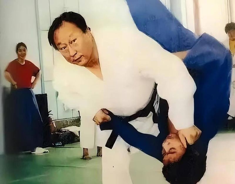  奥运冠军控诉恩师背后：中国体育师徒关系的结构性困境深度剖析 体育新闻